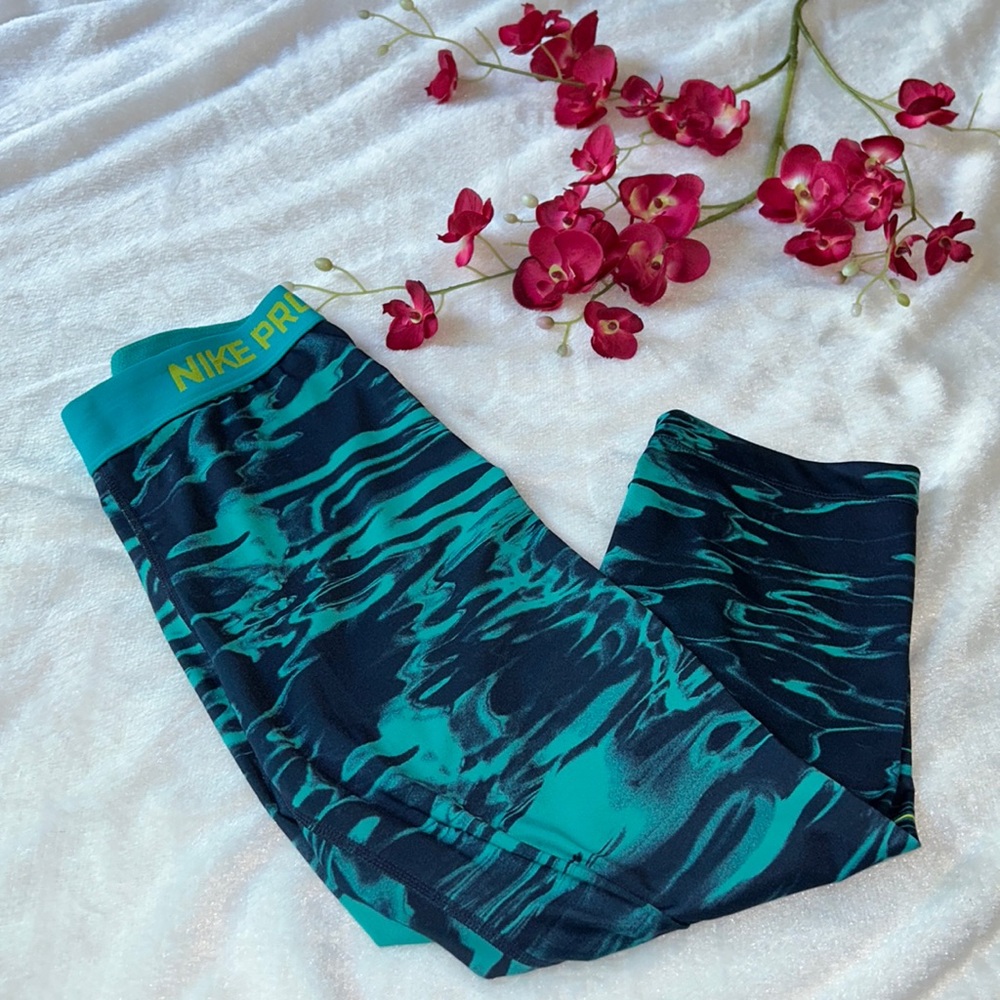 Nike Pro knee high yoga pants